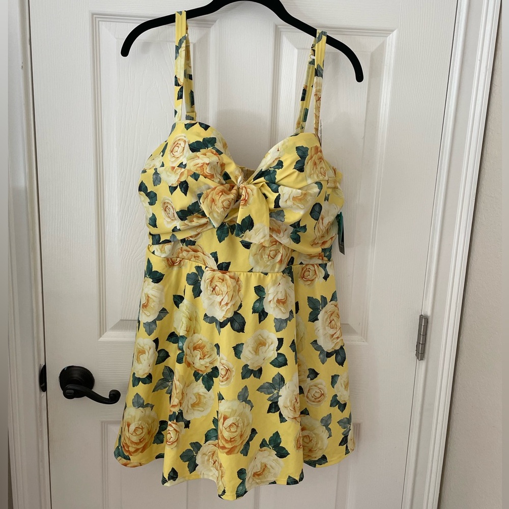 Torrid Size 2F women’s swimsuit. NWT. Yellow floral print.